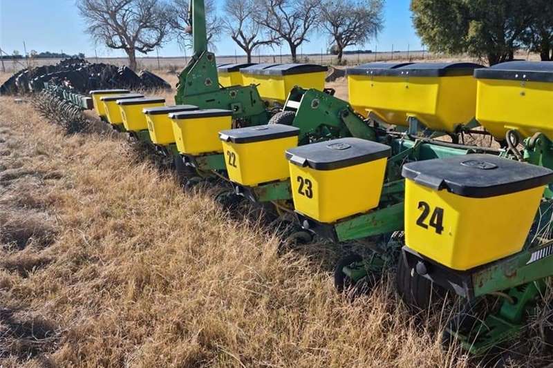 Planting and seeding equipment Integral planters John Deere Gifbakkies for sale by Private Seller | AgriMag Marketplace