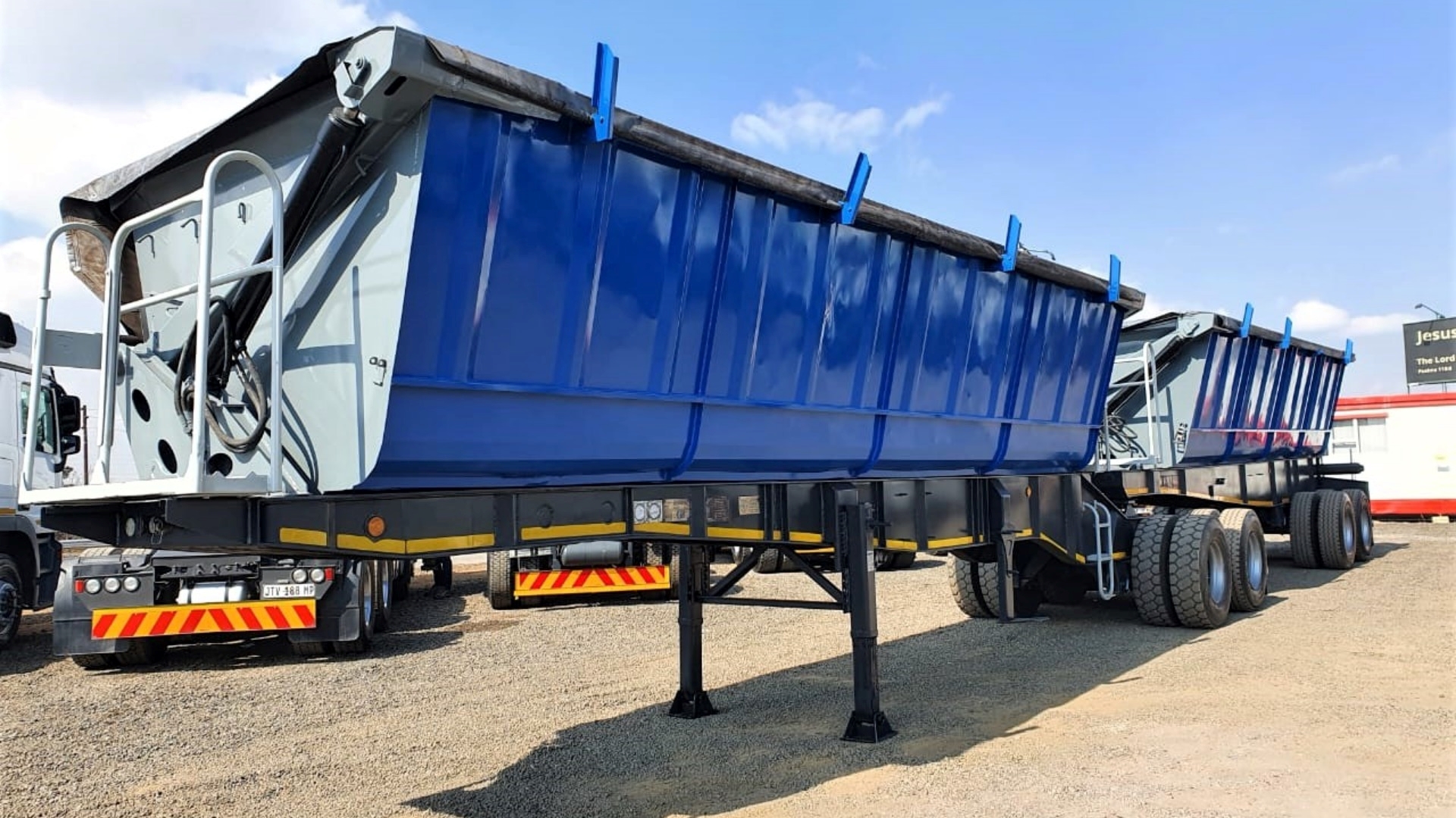 CIMC Trailers Side tipper 40 CUBE CIMC SIDE TIPPER 2017 for sale by ZA Trucks and Trailers Sales | Truck & Trailer Marketplaces