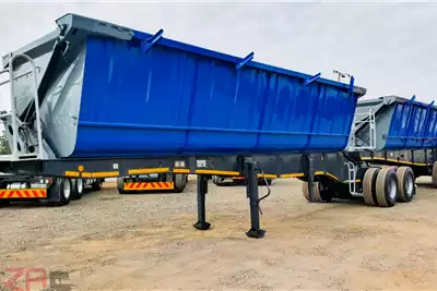CIMC Trailers Side tipper VARIOUS CIMC 40 CUBE SIDE TIPPER TRAILERS 2017 for sale by ZA Trucks and Trailers Sales | Truck & Trailer Marketplaces