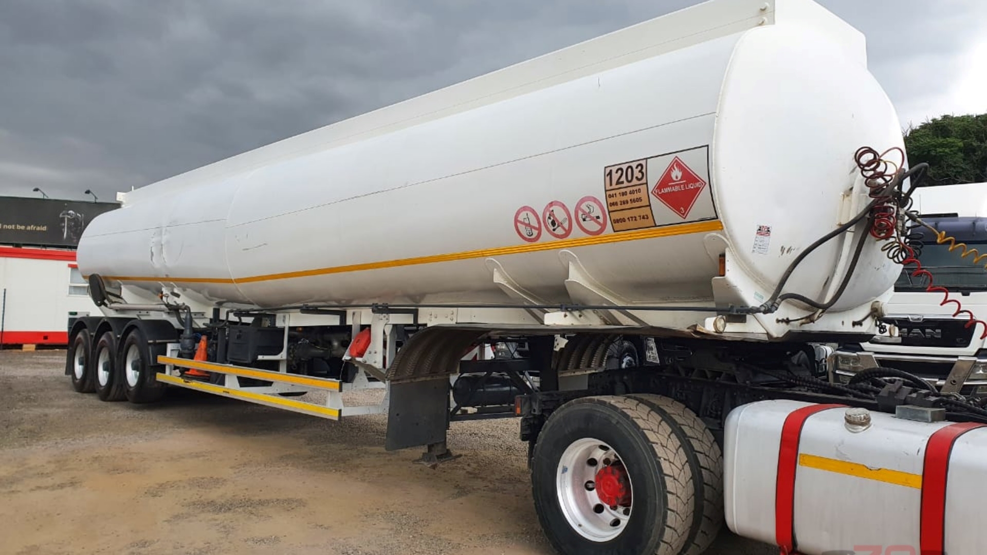Tank Clinic Trailers Fuel tanker ATS & TANK CLINIC ALUMINIUM TRI AXLE FUEL TANKERS for sale by ZA Trucks and Trailers Sales | Truck & Trailer Marketplaces