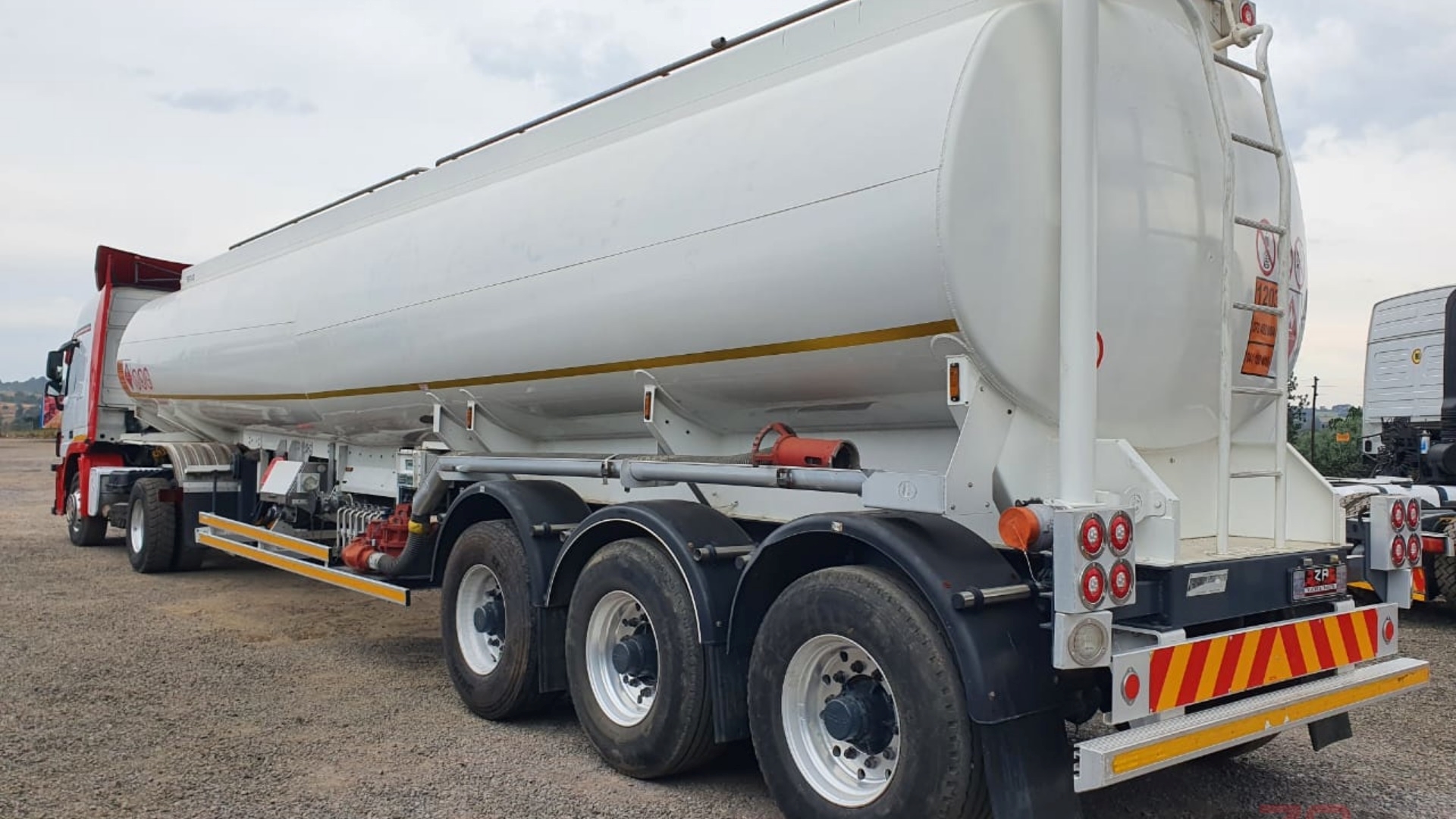 Tank Clinic Trailers Fuel tanker ATS & TANK CLINIC ALUMINIUM TRI AXLE FUEL TANKERS for sale by ZA Trucks and Trailers Sales | Truck & Trailer Marketplaces