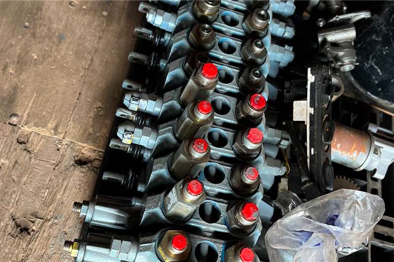 Volvo Machinery spares Hydraulic parts Volvo BL71 valve bank