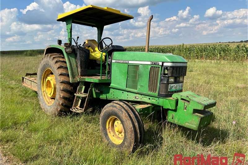 John Deere Tractors 6210 4x4 66kW Tractor
