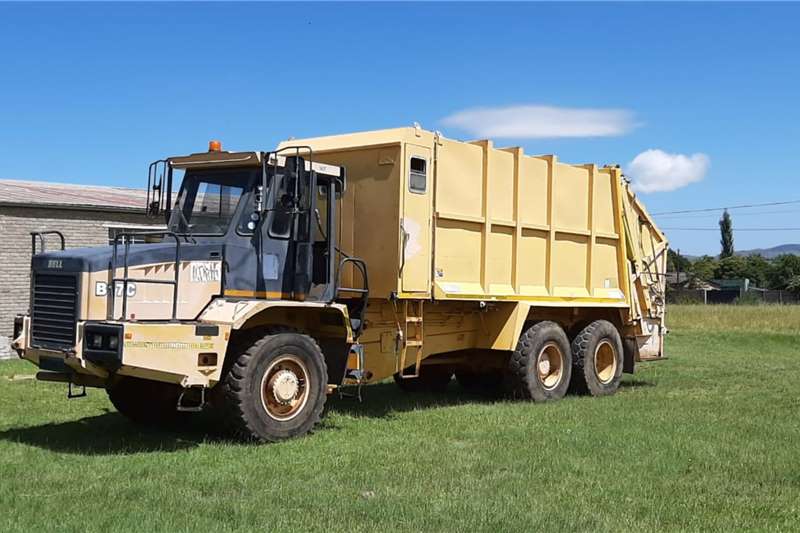 Skip bin loader trucks Bell B17C Refuse Compactor 2001