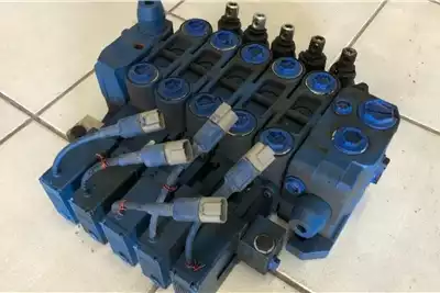 Components and spares Rexroth Valve Bank for sale by Dirtworx | AgriMag Marketplace