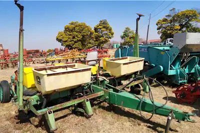John Deere Planting and seeding equipment Drawn planters 1750 for sale by Sturgess Agricultural | AgriMag Marketplace