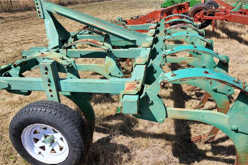 Rovic Tillage equipment Rippers Rovic Super 12 11 tooth Chissel plough