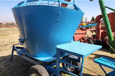 Agri Tech Feed wagons 1+ 1or 2 cube ROLO feed mixer for sale by Sturgess Agriculture | AgriMag Marketplace