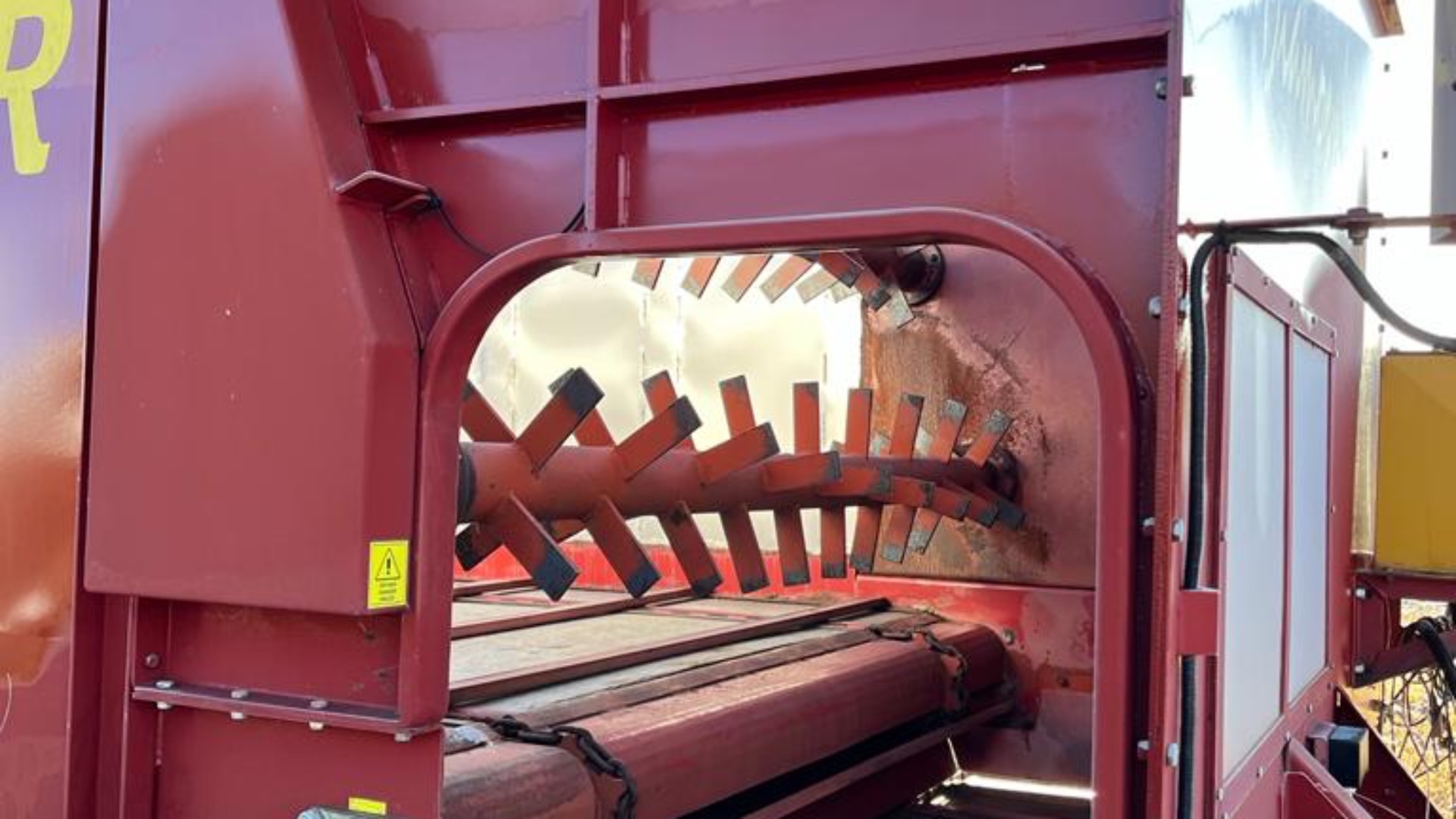 Feed Mixer Feed wagons Diamond FW13 Feeder 2019 for sale by Discount Implements | AgriMag Marketplace