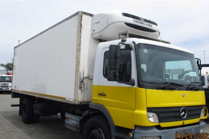 Mercedes Benz Refrigerated trucks MERC BENZ 1517  VAN BODY WITH T600 THERM CARRIER 2005