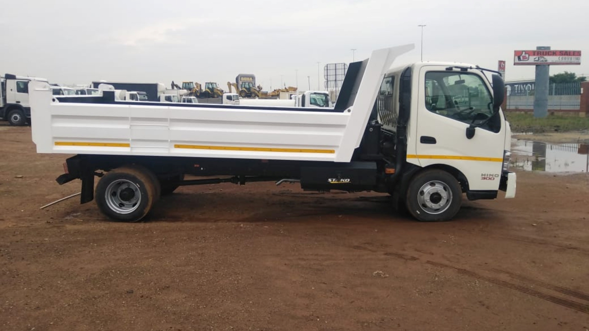 Hino Tipper trucks Hino 300 915 3 Cube Tipper 2019 for sale by Yes Man Truck Sales  | Truck & Trailer Marketplace