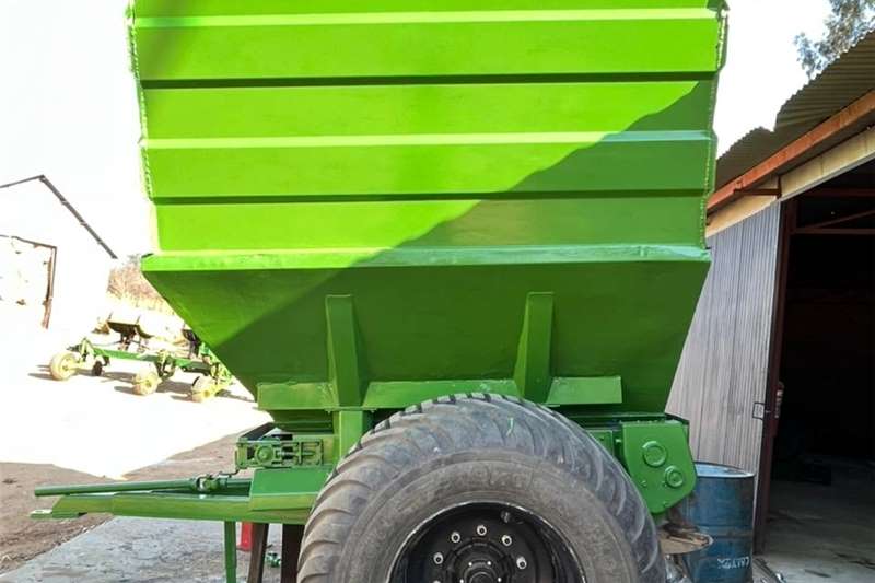 Spreaders Slurry and manure spreaders 7 ton kalk strooier Nuwe 10 ton as Vrystaat R70,00 for sale by | AgriMag Marketplace