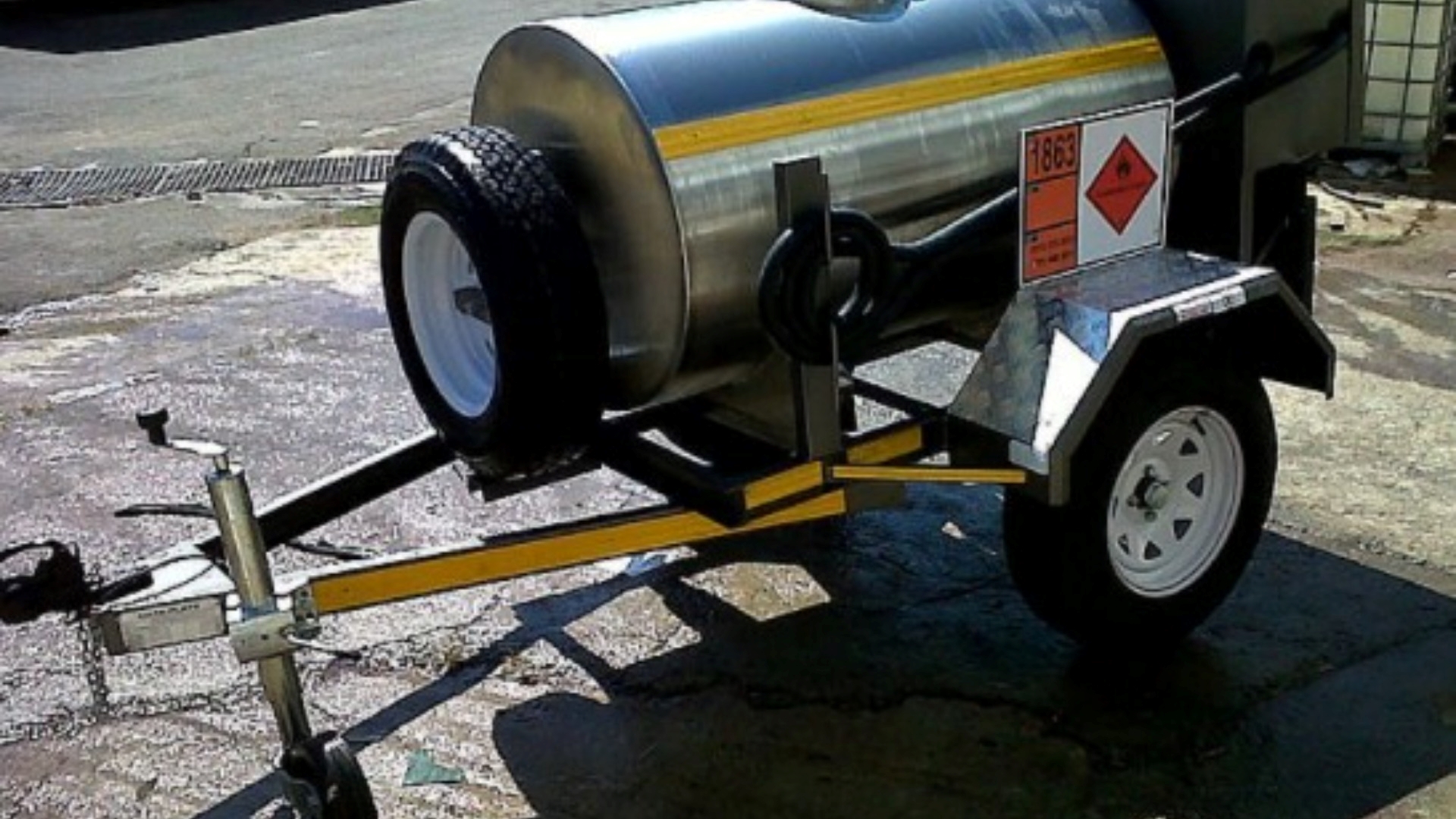 Custom Fuel bowsers 600 LITRE STAINLESS STEEL PETROL BOWSER 2023 for sale by Jikelele Tankers and Trailers | Truck & Trailer Marketplace