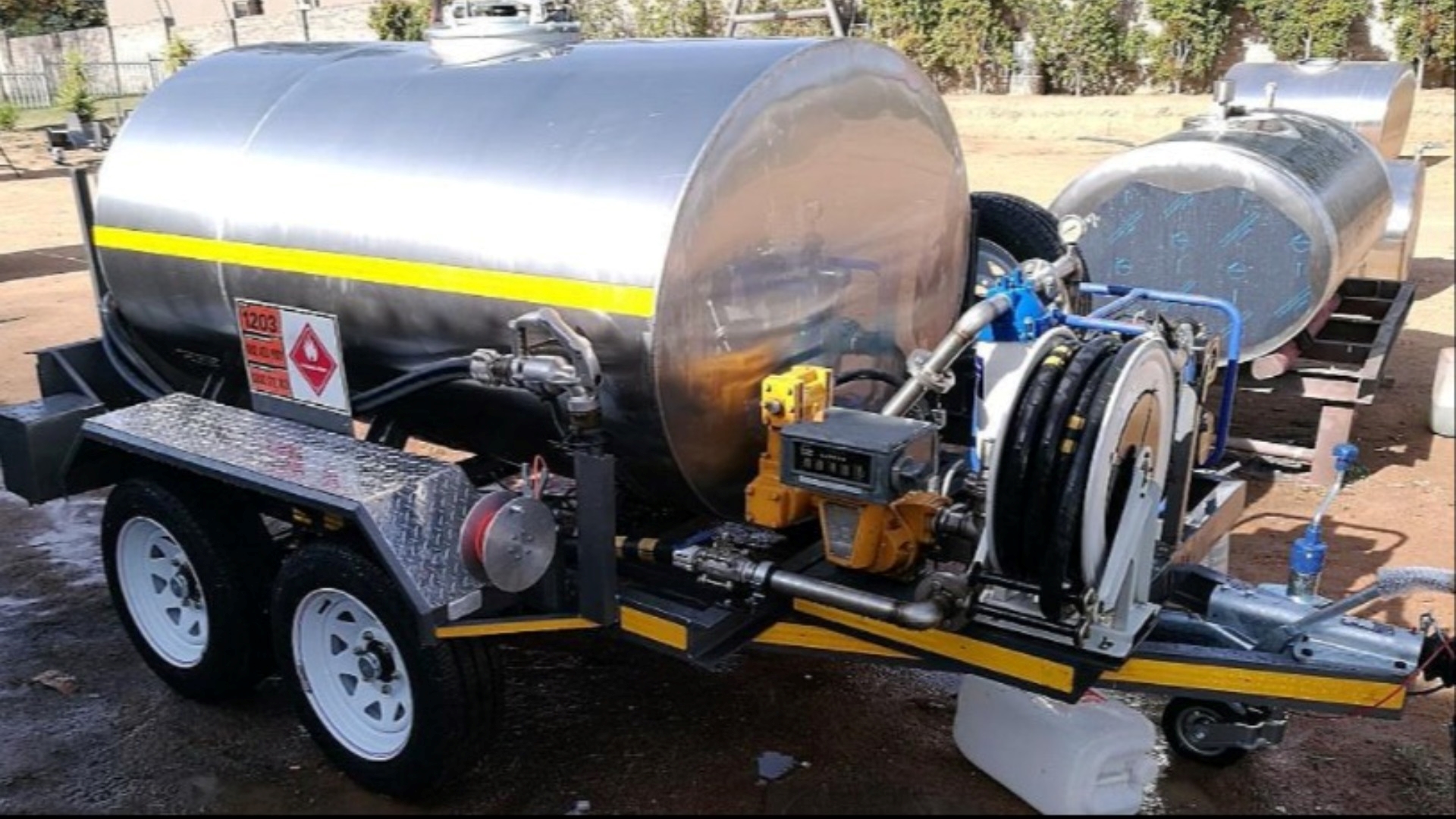 Custom Fuel tanker 600 LITRE STAINLESS STEEL PETROL BOWSER 2023 for sale by Jikelele Tankers and Trailers | Truck & Trailer Marketplace