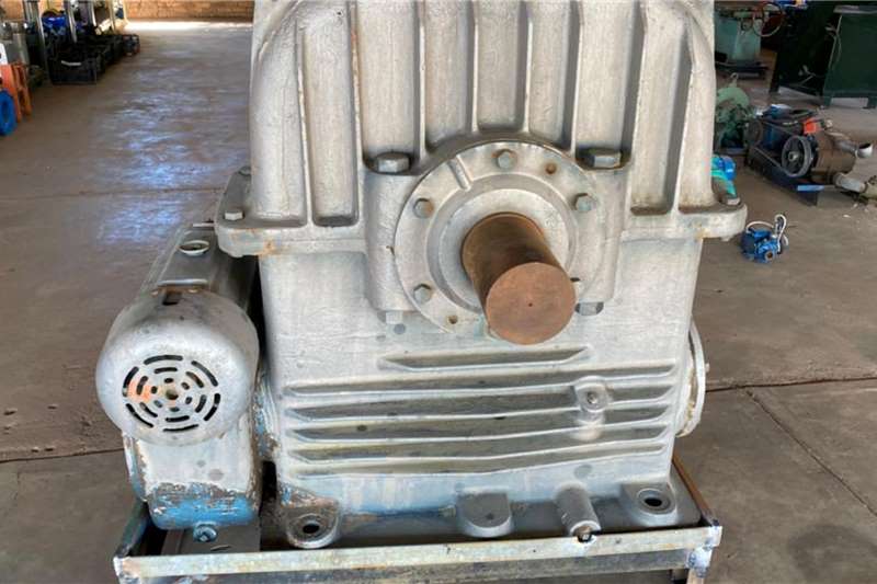 Truck spares and parts Gearboxes BEW Reduction Gearbox 185 kW Ratio 240.84 to 1