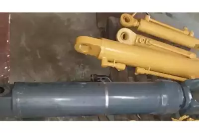 Machinery spares Hydraulic parts Bell L2706D Hydraulic Lift Cylinder for sale by Dirtworx | Truck & Trailer Marketplace