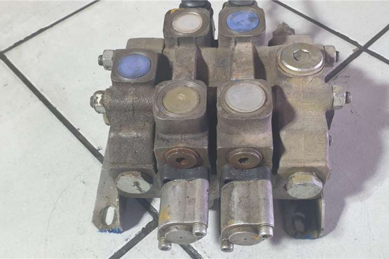 Machinery spares Hydraulic parts Dinoil Hydraulic Directional Control Valve Bank