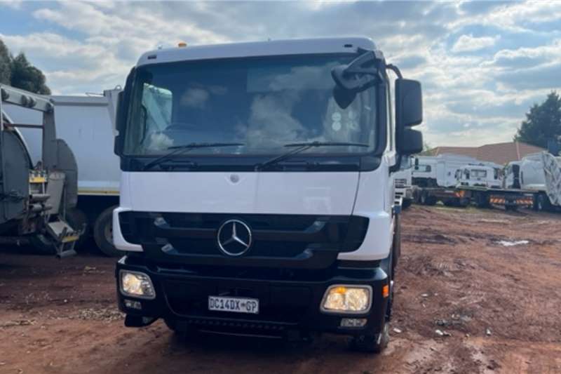 Mercedes Benz Water bowser trucks Merc 3340 with  water tank stainless steel 2011