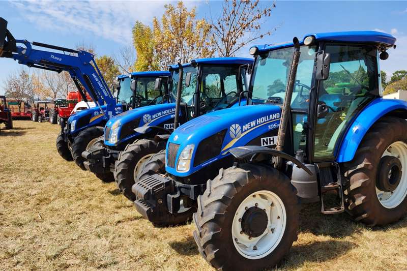 New Holland Tractors 4WD tractors CAB TD5.90 2017