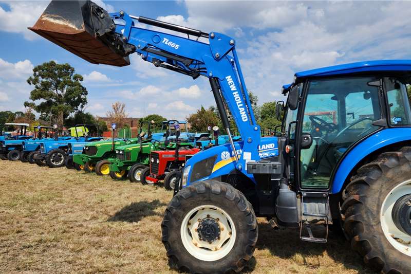Tractors 4WD tractors large variety of tractors 35  100 kw