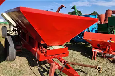 Rovic Spreaders Trailed spreaders Lime spreader for sale by Sturgess Agriculture | AgriMag Marketplace