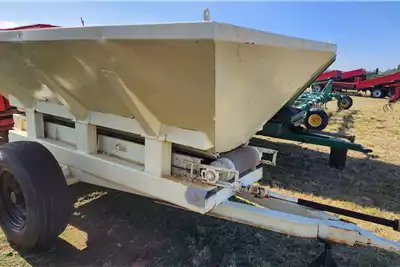 Rovic Spreaders Trailed spreaders Lime Spreader for sale by Sturgess Agriculture | AgriMag Marketplace