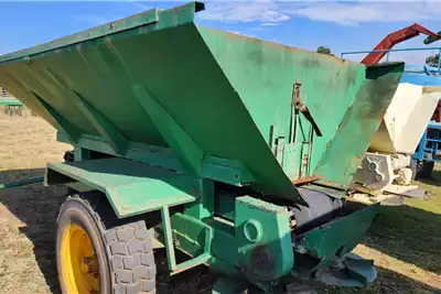 Rovic Spreaders Trailed spreaders Lime Spreader for sale by Sturgess Agriculture | AgriMag Marketplace