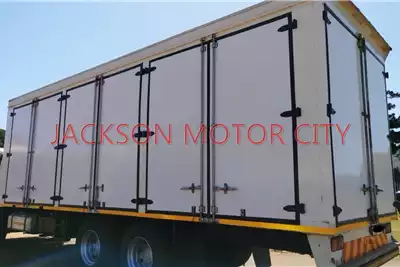 Mitsubishi Box trucks FUSO FN25 270 TAG AXLE VOLUME BODY 2016 for sale by Jackson Motor City | Truck & Trailer Marketplace