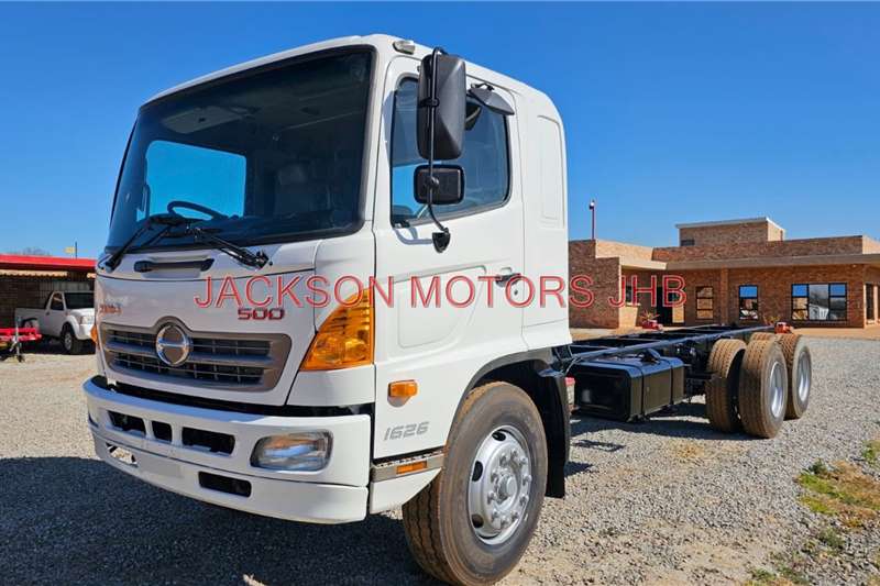 Hino Chassis cab trucks 500,1626,6x2, TAG AXLE (6 SPEED) CHASSIS CAB 2014