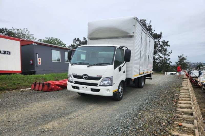 Hino Box trucks HINO 300 815 VAN BODY TRUCK 2017