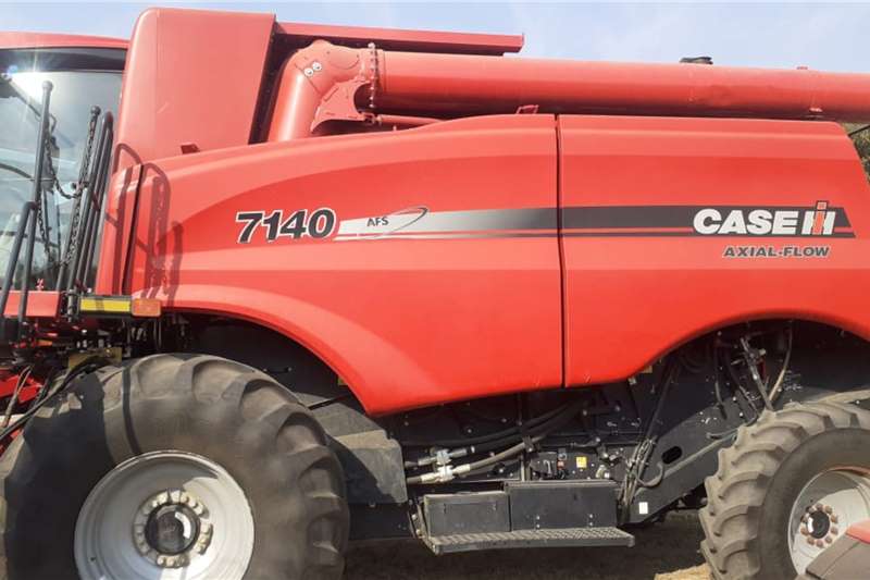 Case Harvesting equipment Grain harvesters 7140 2wd Combine 2015
