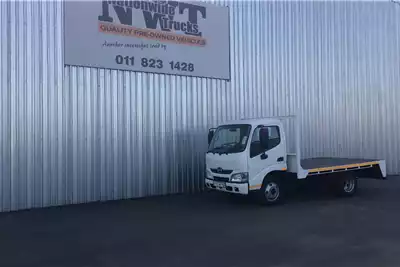 Hino Flatbed trucks 2016 Hino 300 614 Flatdeck 2016 for sale by Nationwide Trucks | AgriMag Marketplace