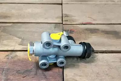 Volvo Truck spares and parts Suspension Universal Levelling Valve for sale by Bras Parts | Truck & Trailer Marketplace