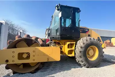 Caterpillar Rollers Caterpillar CP533E Padfoot Roller 2014 for sale by ARCH EQUIPMENT SALES CC | Truck & Trailer Marketplace