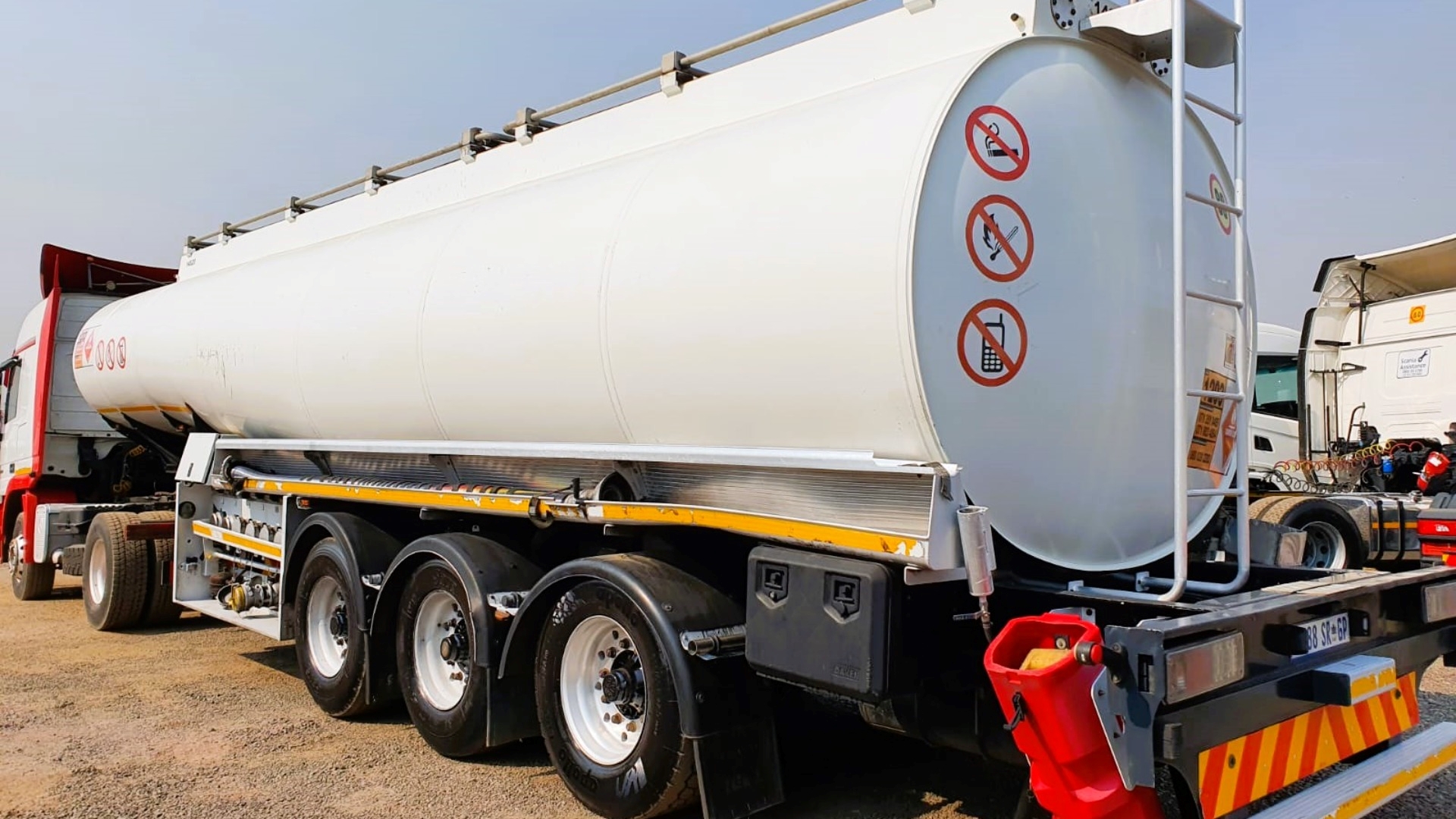 GRW Trailers Fuel tanker GRW 39 000L TRI AXLE ALUMINUM FUEL TANKERS 2014 for sale by ZA Trucks and Trailers Sales | Truck & Trailer Marketplace