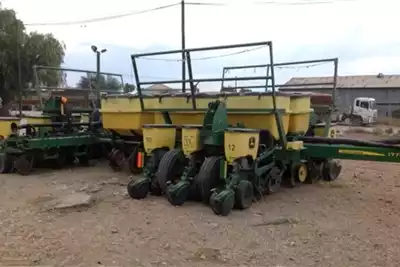 John Deere Planting and seeding equipment Row planters 1755 Stack Fold 12 Row 0,76 2015 for sale by GWK Mechanisation | AgriMag Marketplace