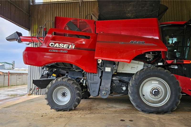 Case Harvesting equipment 8250 2WD Combine 2021