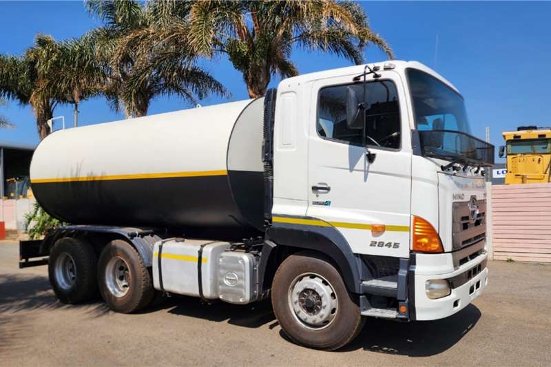 Hino Water bowser trucks Hino 2845 18000 Litre Watertanker 2015