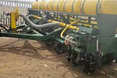 Planting and seeding equipment No till planters Tatu  8 row 3 ft planter for sale by OMB Landini | AgriMag Marketplace