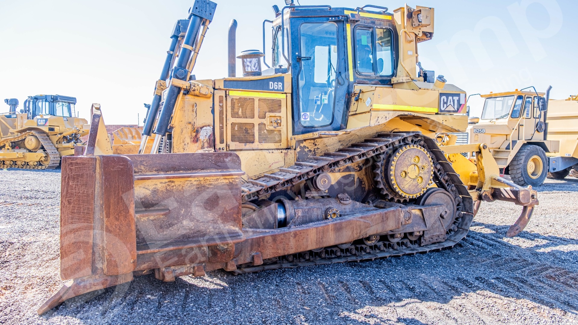 Caterpillar Dozers CAT D6R DOZER 2013 for sale by EARTHCOMP | Truck & Trailer Marketplace