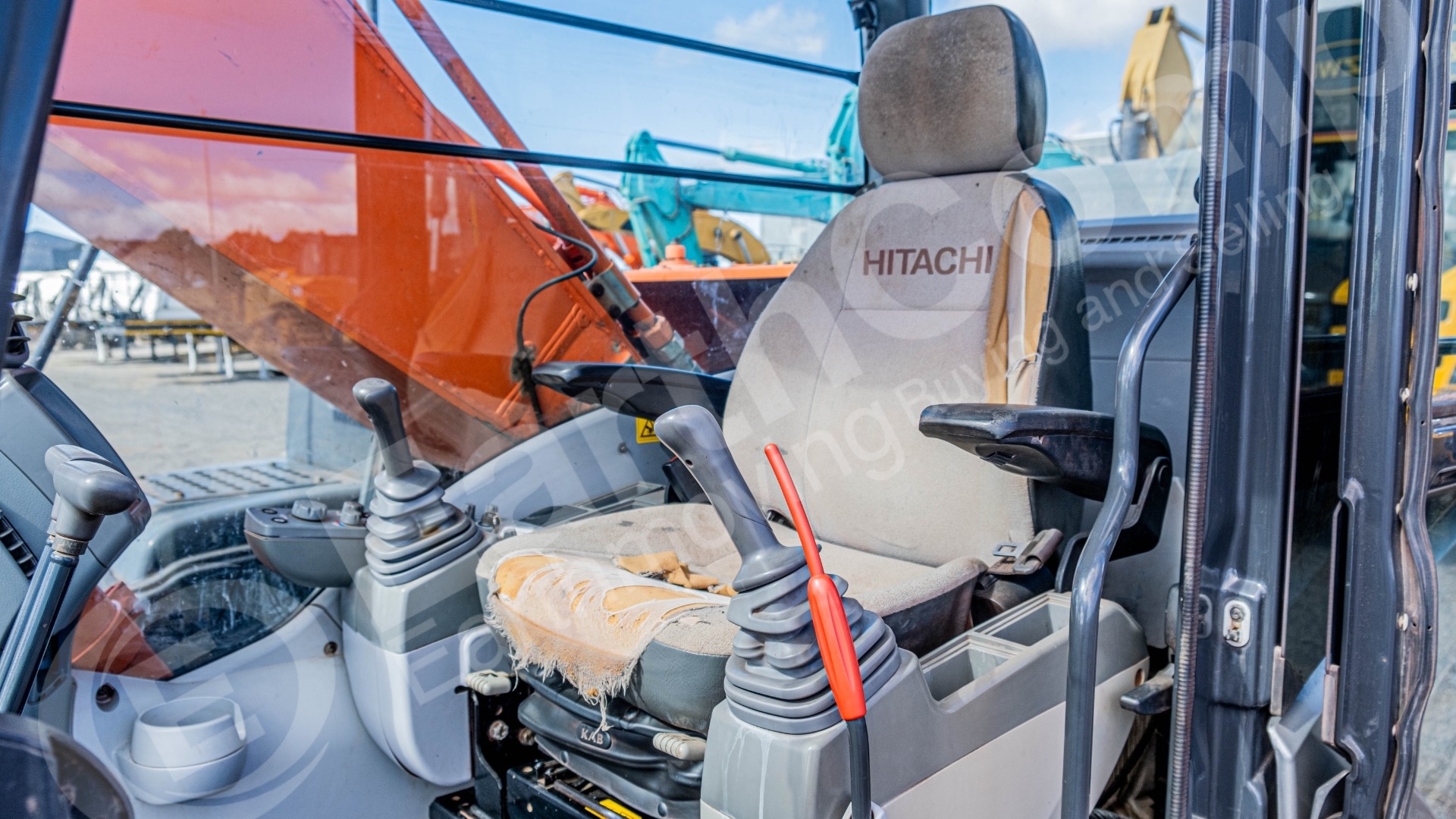 Hitachi Excavators ZX280 5 2015 for sale by EARTHCOMP | Truck & Trailer Marketplace
