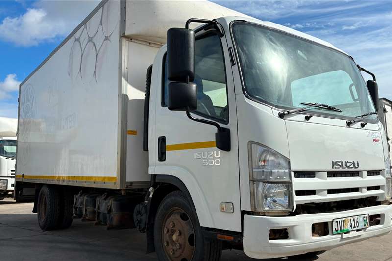 Box trucks in [region] on Truck & Trailer Marketplace