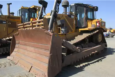 Caterpillar Dozers D8R 2018 for sale by Dura Equipment Sales | AgriMag Marketplace