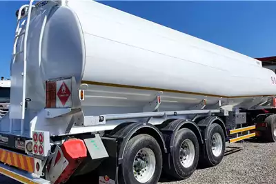 Tank Clinic Fuel tanker TANK CLINIC ALLUMINIUM TRI AXLE FUEL TANKER 2017 for sale by ZA Trucks and Trailers Sales | Truck & Trailer Marketplace