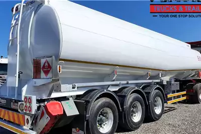 Tank Clinic Fuel tanker ALLUMINIUM TRI AXLE TANK CLINIC FUEL TANKER 2017 for sale by ZA Trucks and Trailers Sales | Truck & Trailer Marketplace