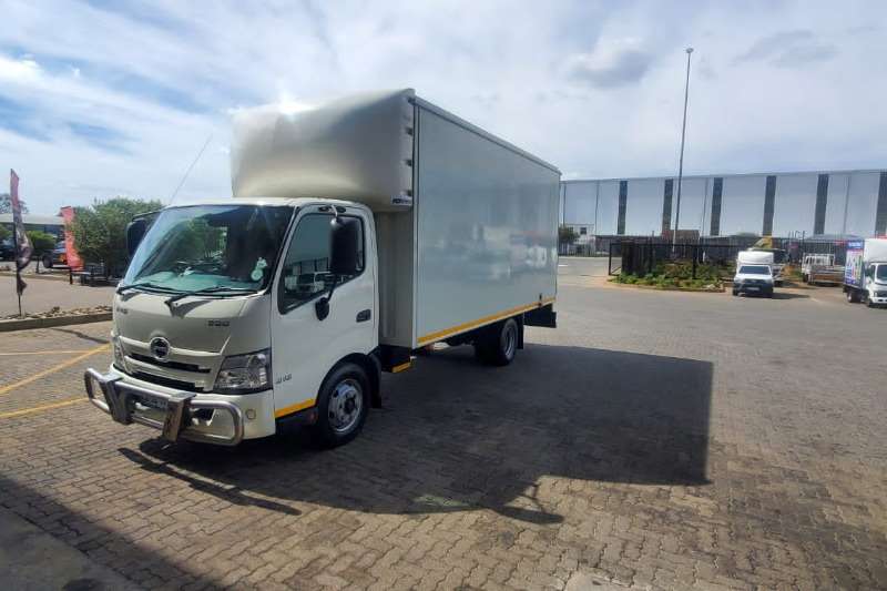 [make] Box trucks in South Africa on Truck & Trailer Marketplace