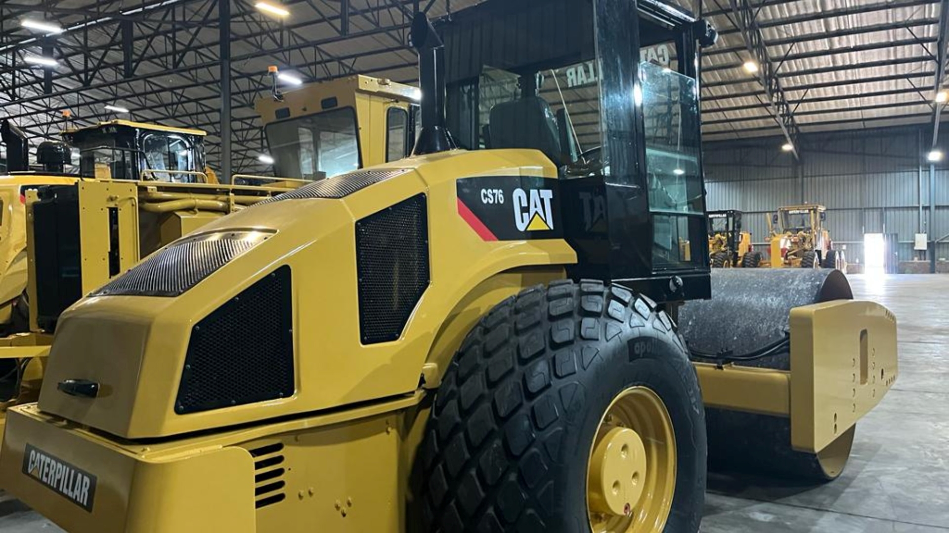Caterpillar Rollers Caterpillar CS76 (16 Ton) Smooth Drum Roller for sale by ARCH EQUIPMENT SALES CC | Truck & Trailer Marketplace