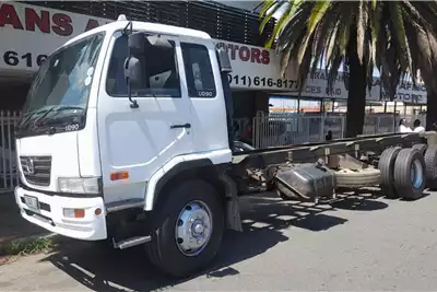 Chassis Cab Trucks UD90 Tag Axle 18 Ton(SOLD) 2014