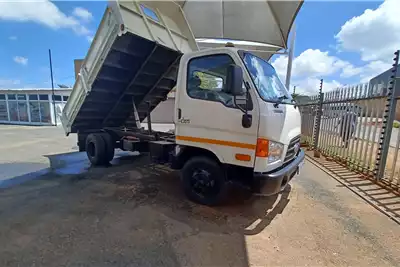 Hyundai Tipper trucks 2014 HYUNDAI HD65 3 cube tipper with dropsides 2014 for sale by FAW Newlands   | AgriMag Marketplace