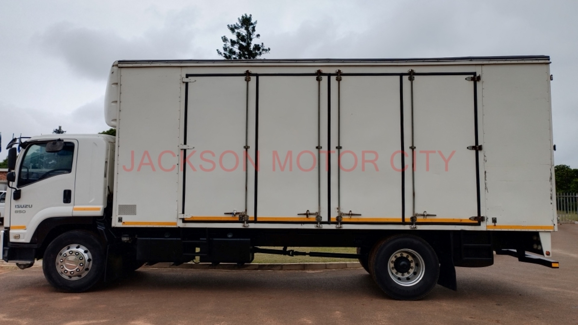 Isuzu Box trucks FTR850 WITH VOLUME BODY AND MULTIPLE SIDE DOORS 2013 for sale by Jackson Motor City | Truck & Trailer Marketplace